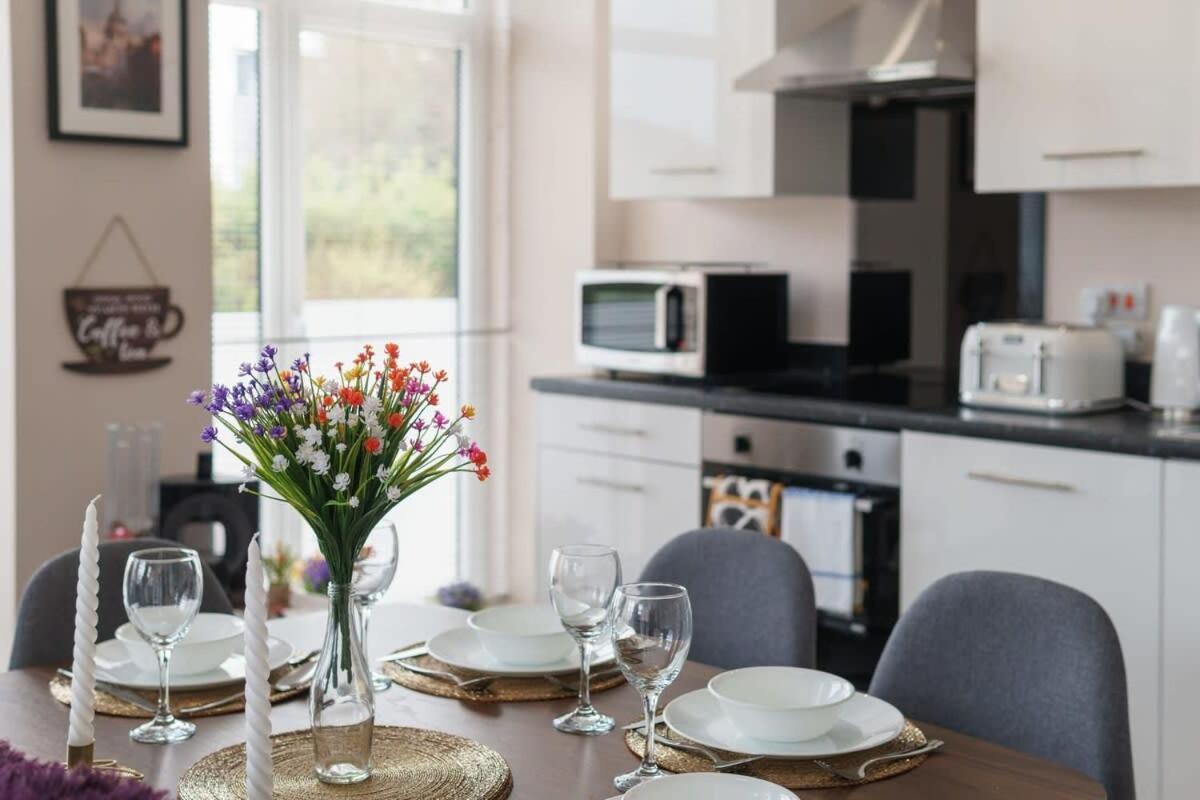 2 Bedroom Modern Apartment In Manchester Buitenkant foto