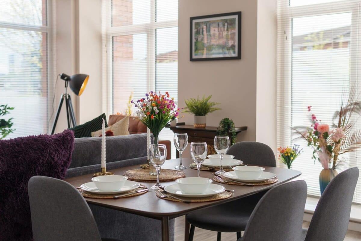 2 Bedroom Modern Apartment In Manchester Buitenkant foto